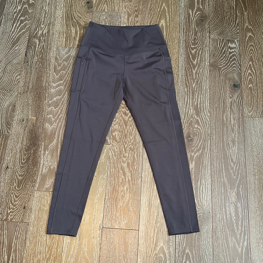 Yoga leggings! NWOT Never worn LegEnd! Super cute!